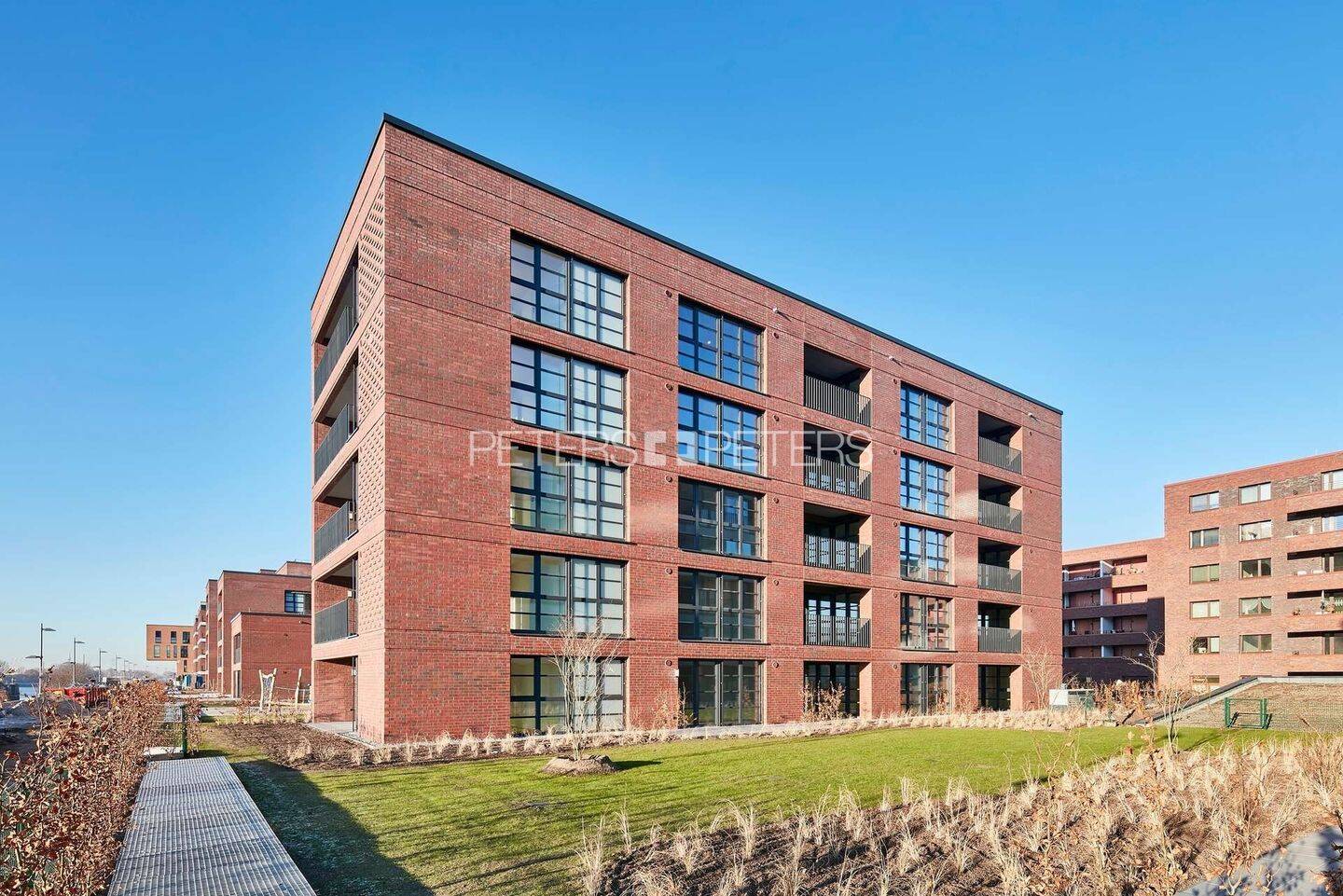 + Viel Platz für die Familie mit großer Terrasse zum Innenhof +, 28217 Bremen (Handelshäfen Steffensweg Utbremen Westend)