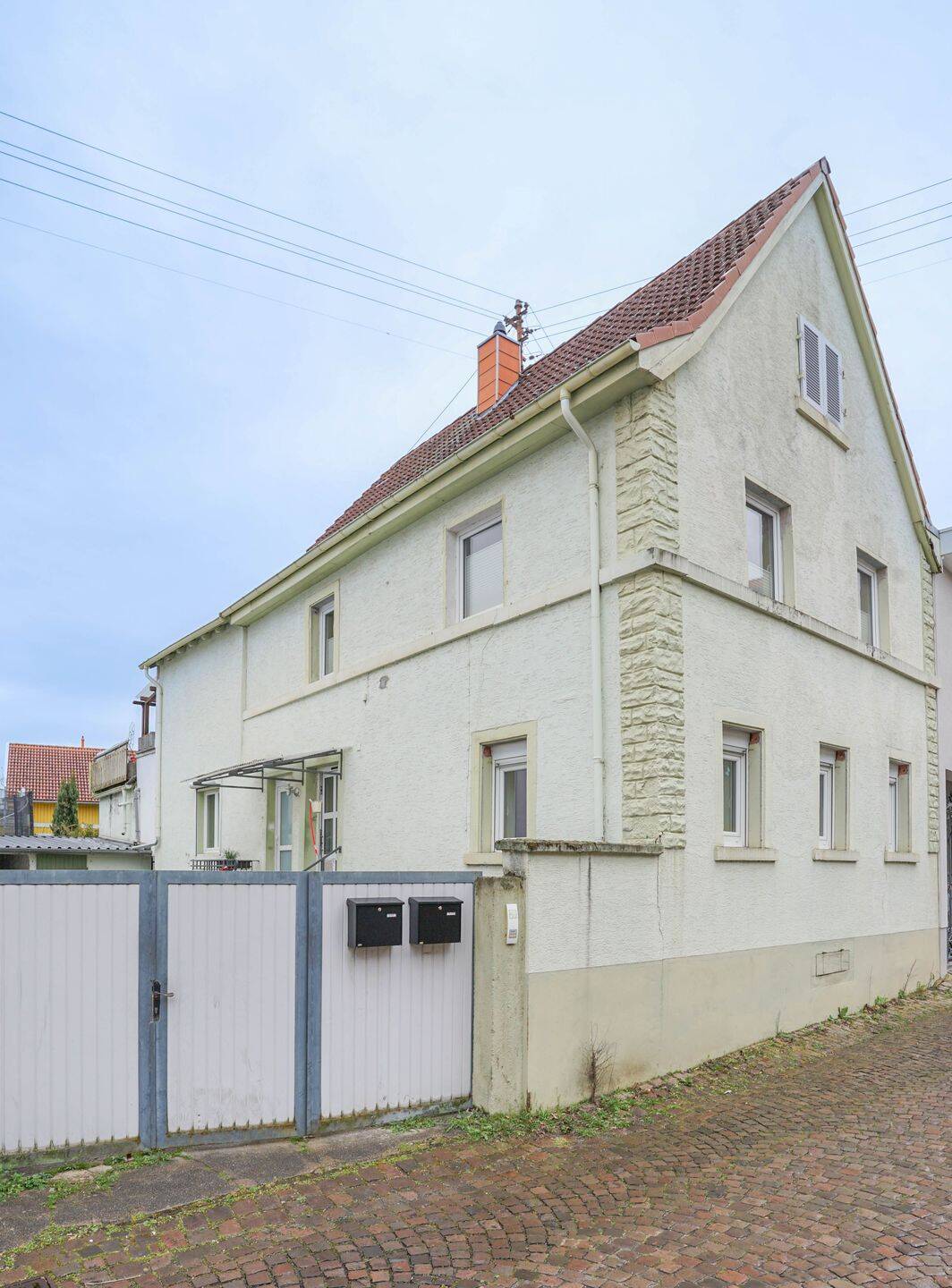 Gepflegtes, instandgehaltenes & voll vermietetes 2 Familienhaus mit schöner Terrasse, Innenhof und Nebengebäude in beliebter Wohnlage – Nähe Hambach, 67434 Neustadt an der Weinstraße (Diedesfeld Hambach Neustadt-Stadt)