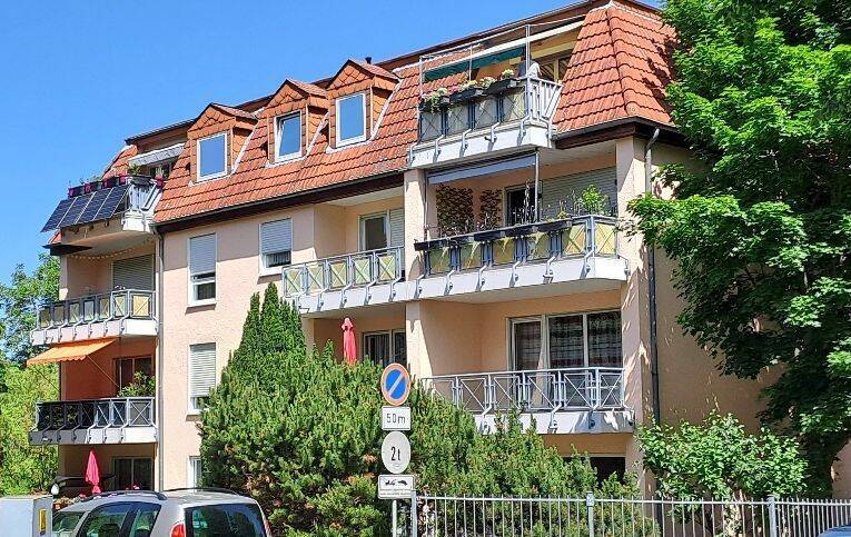 Schöne 2 Zimmer Wohnung im 2.OG mit Balkon und Einbauküche, 1157 Dresden