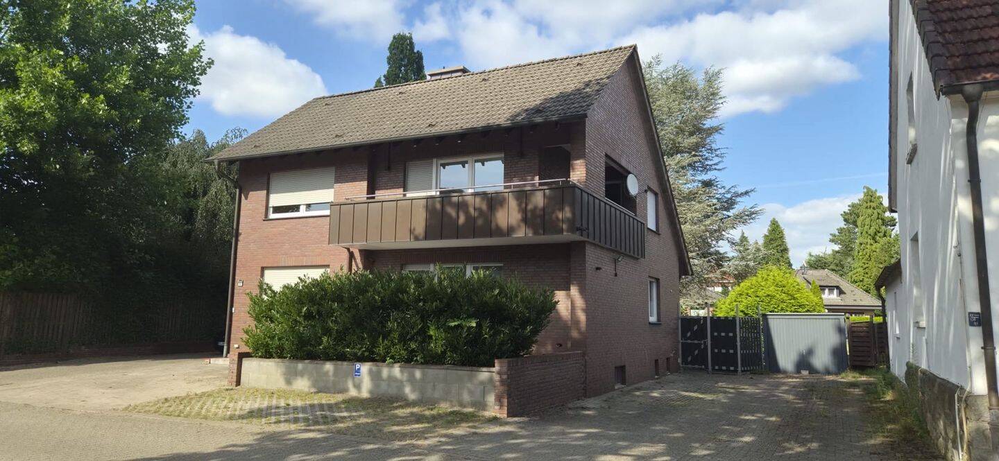 3 Zimmer Wohnung 1. OG im 2
Familienhaus mit umlaufenden Balkon in lbbenbüren, 49477 Ibbenbüren