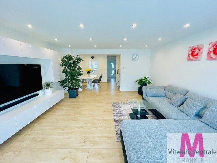 Exklusives, hochwertig möbliertes Reihenmittelhaus in bester Lage Nürnbergs mit großem Garten, Balkon und Terrasse, 90425 Nürnberg