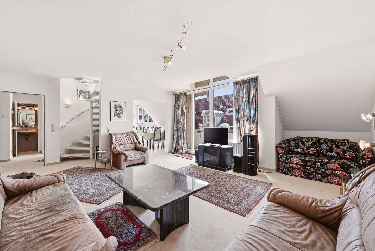 Premiumlage im Münchner Lehel: 2,5-Zimmer-Maisonettewohnung mit Einbauküche und TG-Stellplatz, 80538 München (Altstadt-Lehel Ludwigsvorstadt-Isarvorstadt Schwabing-Freimann)