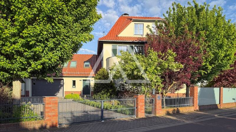 ZEITLOSE STADTVILLA MIT HOHEM NUTZUNGSKOMFORT IN BEVORZUGTER ZENTRUMSNAHER LAGE, 39108 Magdeburg (Altstadt Stadtfeld Ost)