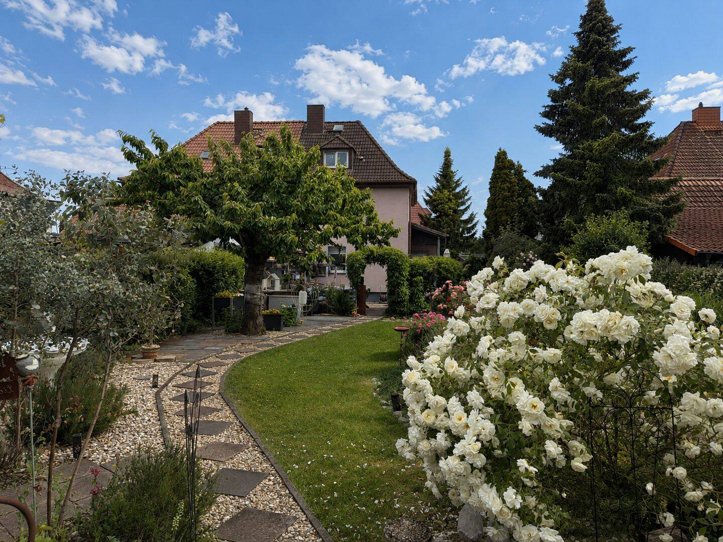 Leunas vermutlich schönster Garten! Doppelhaushälfte mit Charakter, Kamin und Sauna, 6237 Leuna