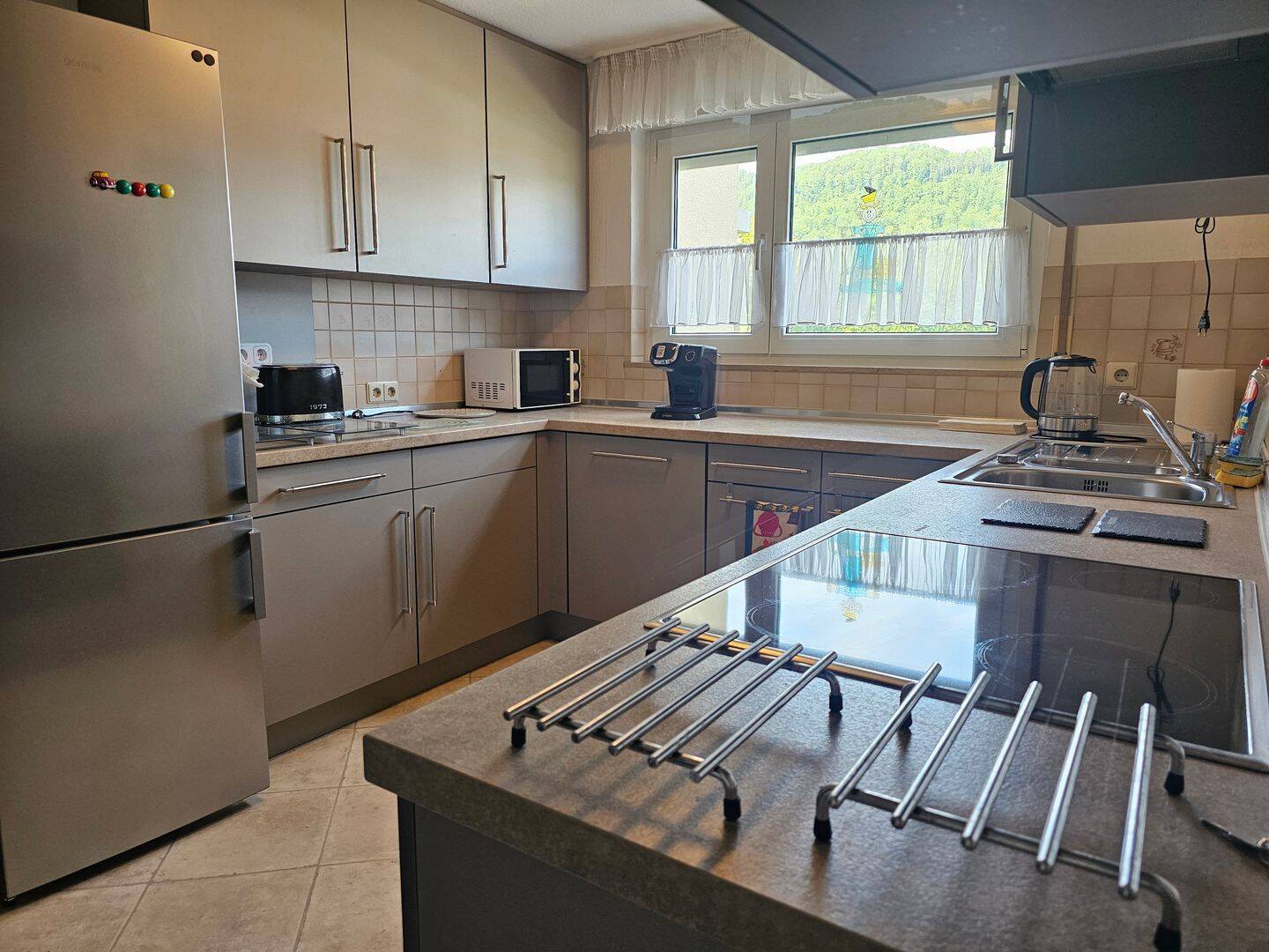 Charmantes Reihenmittelhaus mit großer Terrasse, Balkon, Terrasse, Balkon und modernem Badezimmer in Geislingen, 73312 Geislingen an der Steige