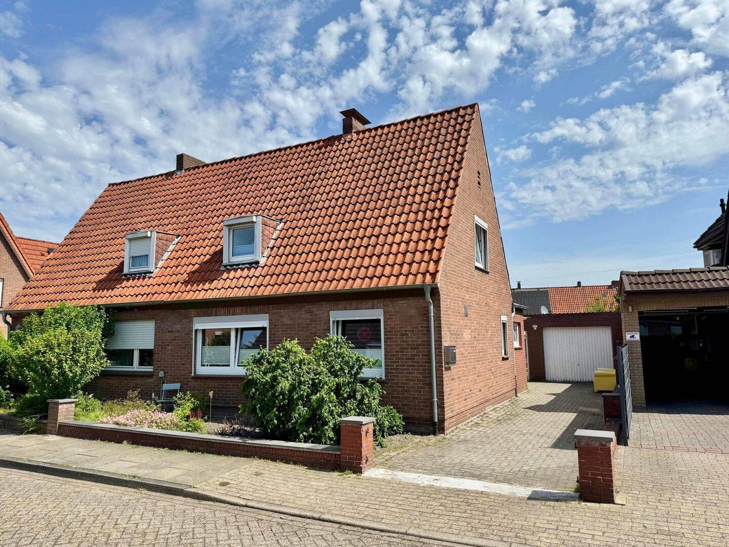 Solide Doppelhaushälfte mit Garage in Nordhorn – Blanke, 48529 Nordhorn