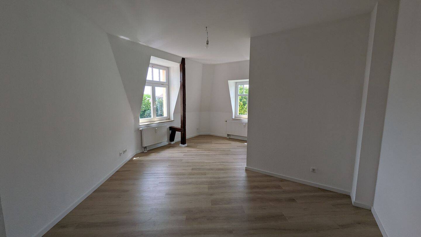 Helle gemütliche Wohnung mit Blick in die begrünte Umgebung, 1129 Dresden (Hellerberge Pieschen-Nord/Trachenberge Trachau)