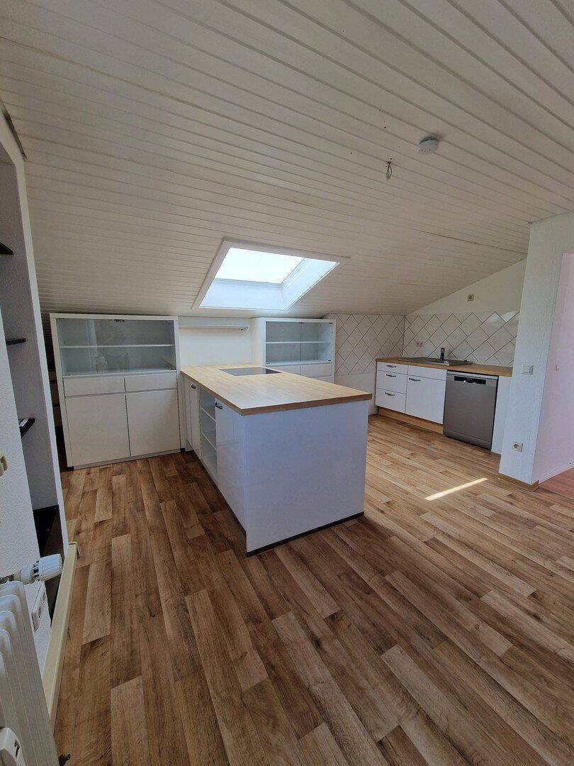 Helle 2,5-Zi-DG-Wohnung mit großer Wohnküche in ruhiger Waldrandlage – 5 Min nach Heidenheim, 89555 Steinheim am Albuch