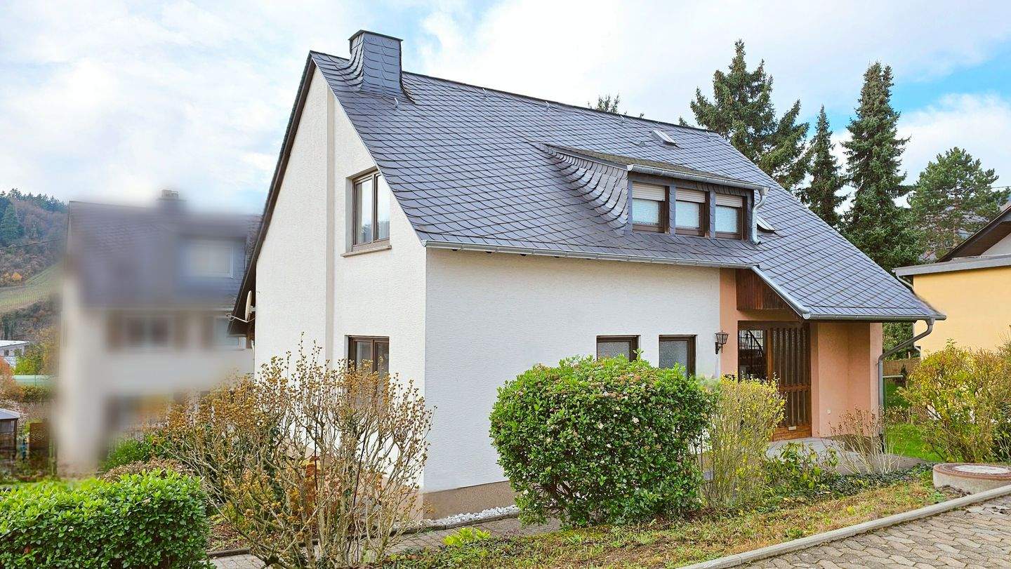 Sehr gepflegtes Einfamilienhaus mit Garage, Garten und Balkon in Bullay/Mosel, 56859 Alf