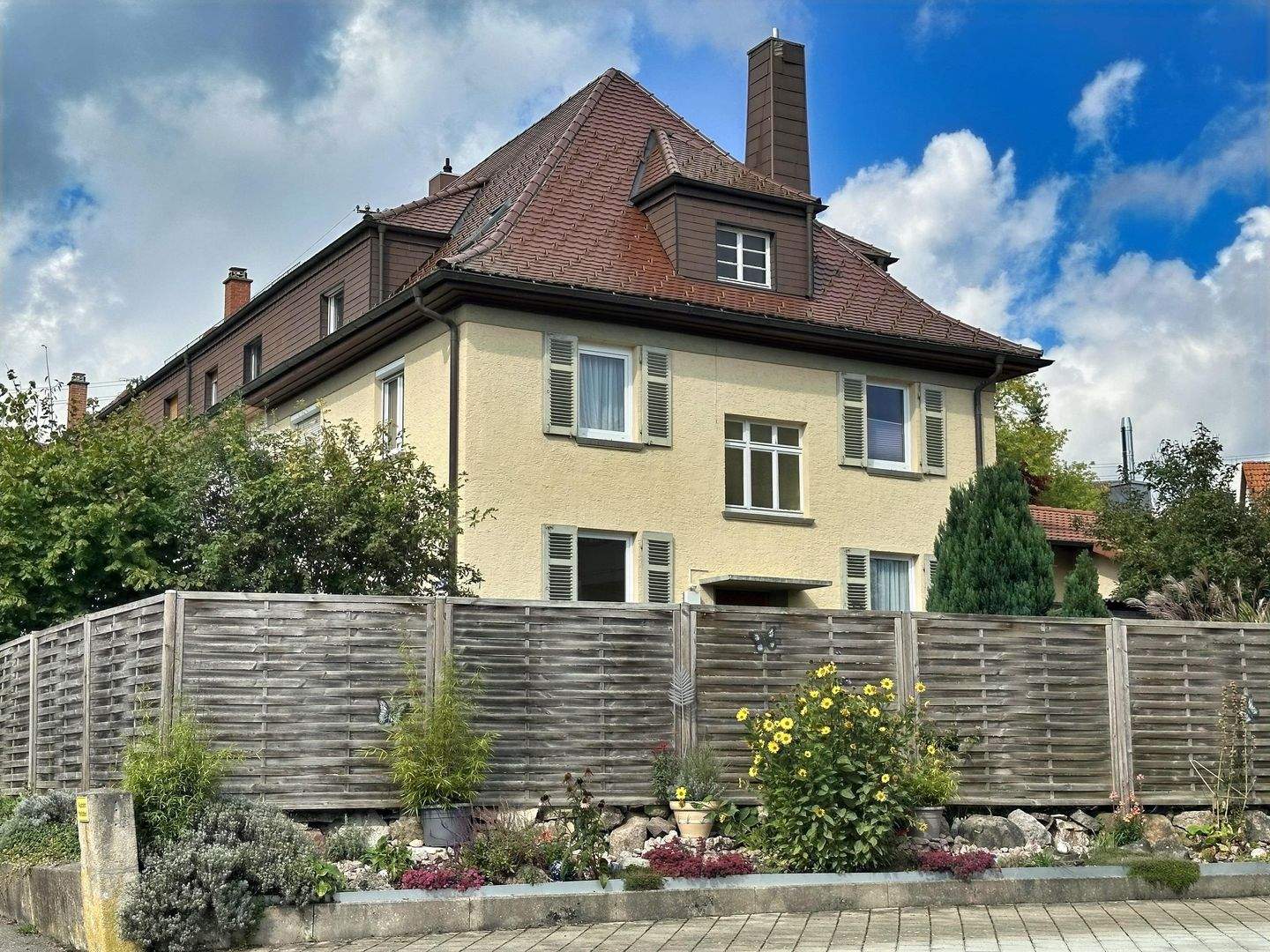Zeitloses Anlageobjekt: Mehrfamilienhaus mit vier Wohneinheiten, 78056 Villingen-Schwenningen