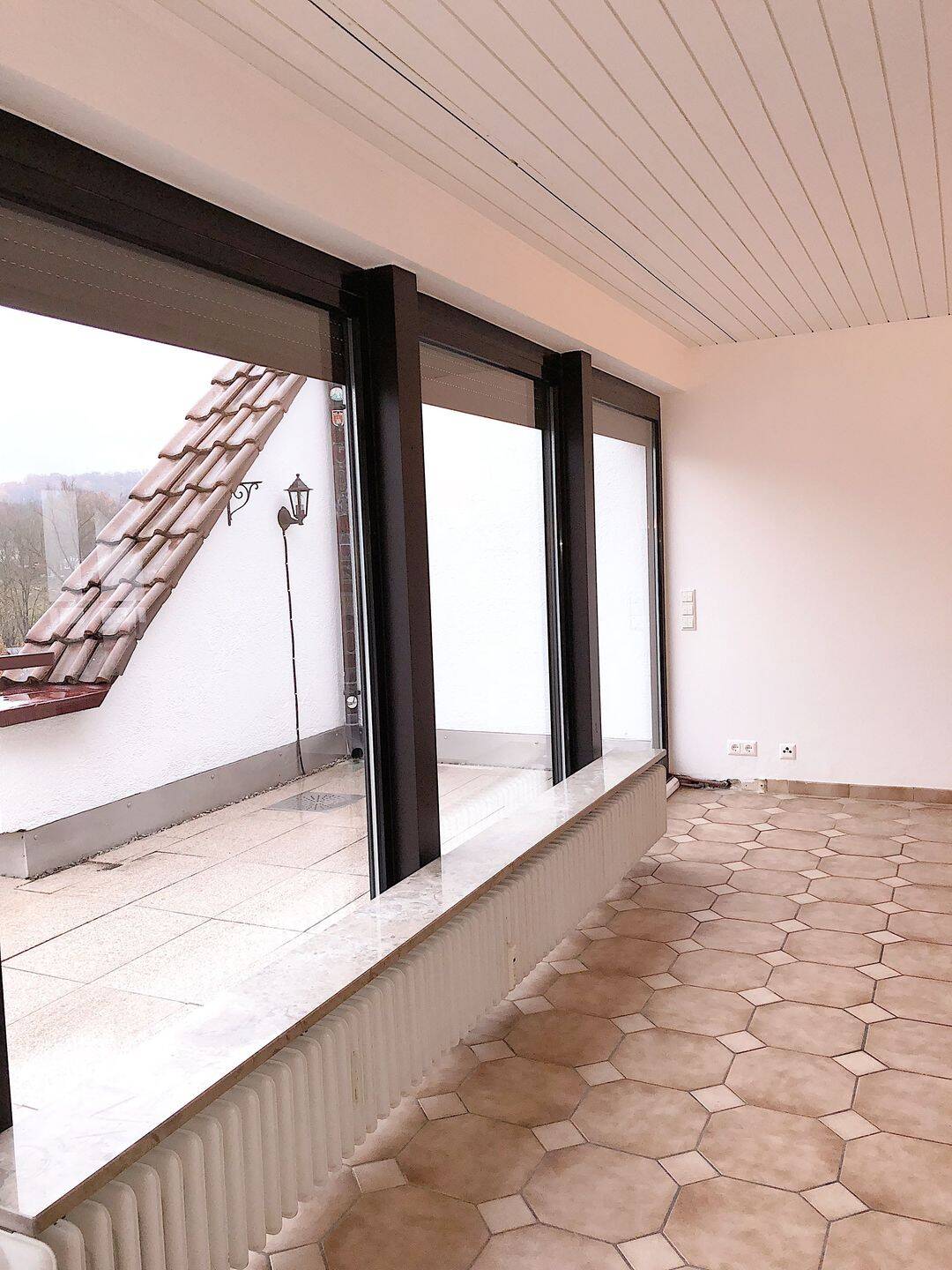 Helle 3,5-Zimmer-Wohnung mit 2 Balkonen, Stellplatz und guter Anbindung in Ostfildern-Scharnhausen, 73760 Ostfildern