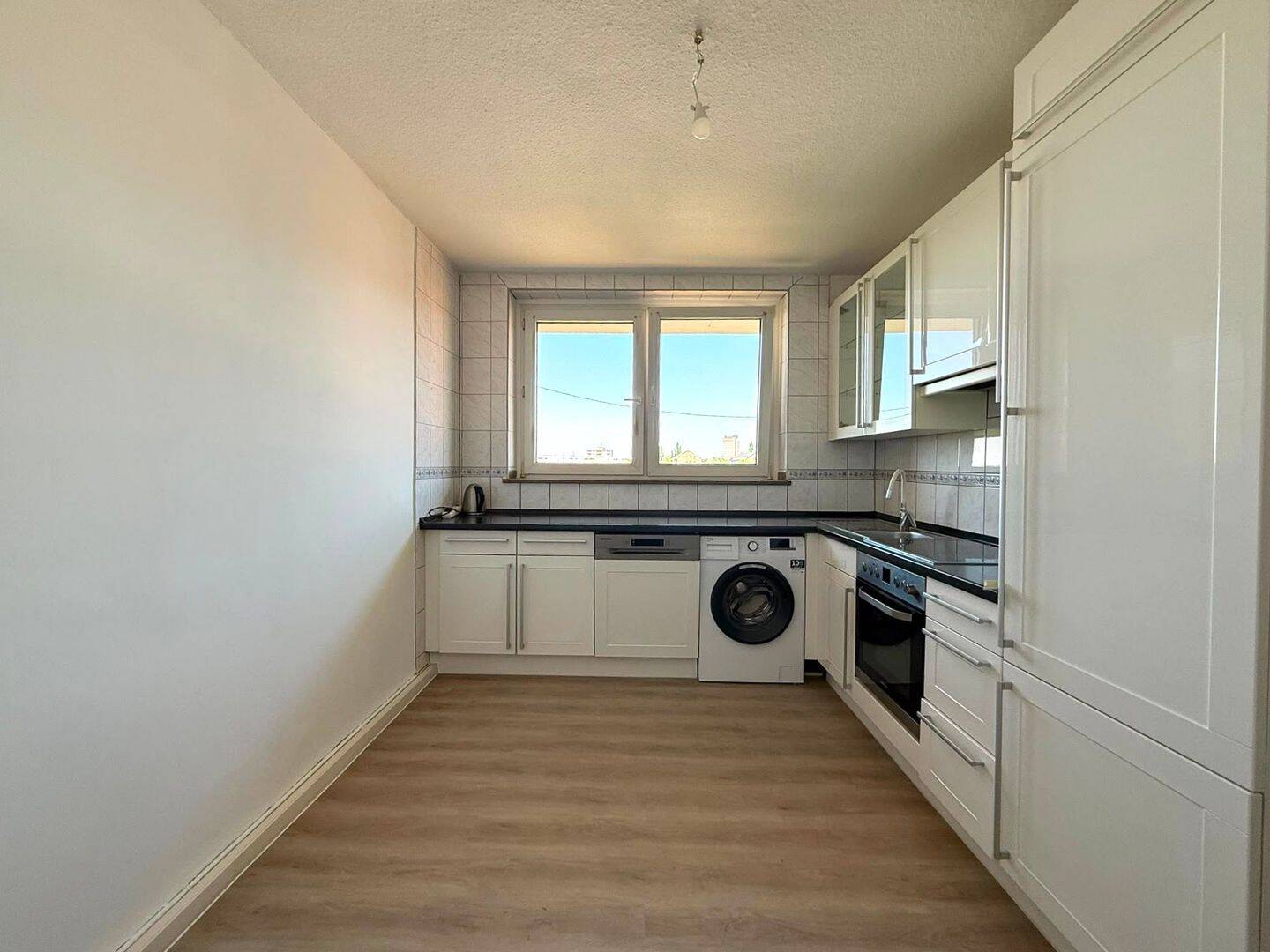 3-Zimmer-Wohnung mit Balkon Top-Anbindung / neues Badezimmer, 41460 Neuss
