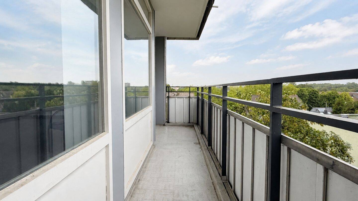 2-Zimmer-Wohnung in Waldnähe mit Einbauküche, Sonnenbalkon und Aufzug, 47269 Duisburg (Großenbaum Rahm)