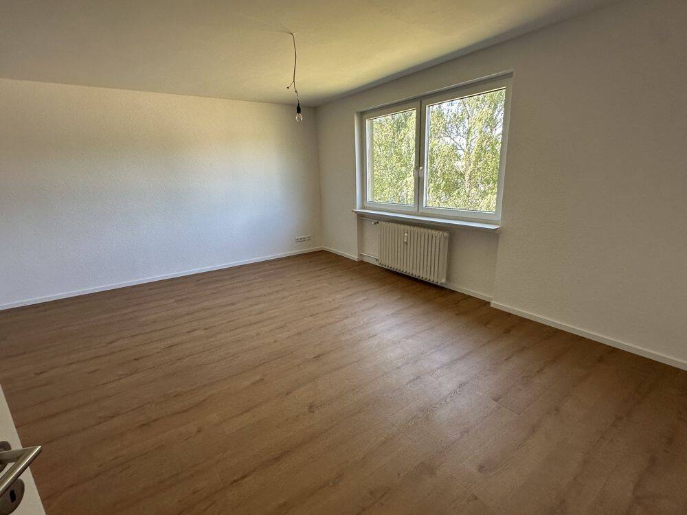 Großzügige 3 Zimmer-Wohnung im 1. OG, komplett saniert und Erstbezug, in Fritzlar; Flugplatzsiedlung, 34560 Fritzlar