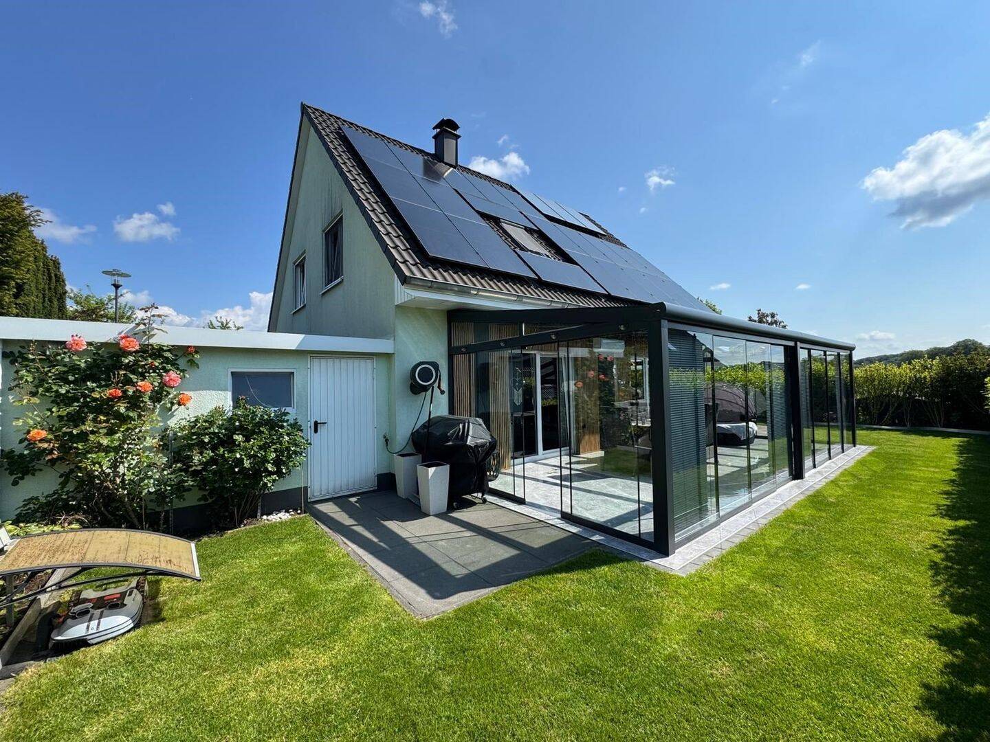 Modernes freistehendes Einfamilienhaus mit exklusivem Glas-Wintergarten, Smart-Home und hochwertiger Ausstattung, 51399 Burscheid