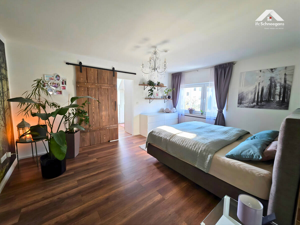 Traumhafte 4-Zimmer-Wohnung mit Garten, 2 Balkonen & 2 Stellplätzen in Fürth-Unterfarrnbach, 90766 Fürth (Eigenes Heim Hardhöhe Unterfarrnbach Weststadt)