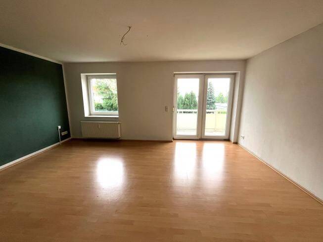 3-Raum-Wohnung mit Badewanne und großem Balkon, 39387 Oschersleben (Bode)