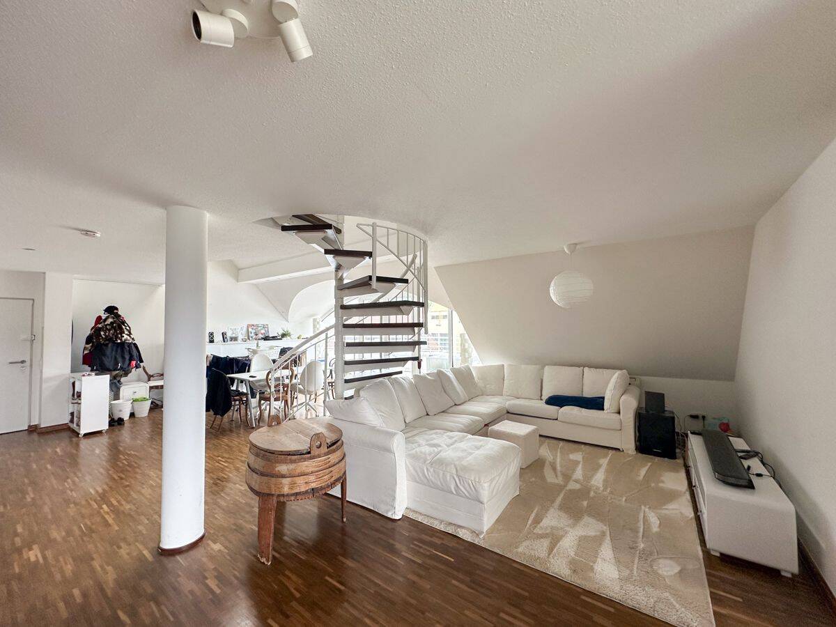 Wohnen über den Dächern Freiburgs: großzügige Maisonette-Wohnung mit zwei Balkonen am Augustinerplatz, 79098 Freiburg im Breisgau (Altstadt Neuburg Oberau)
