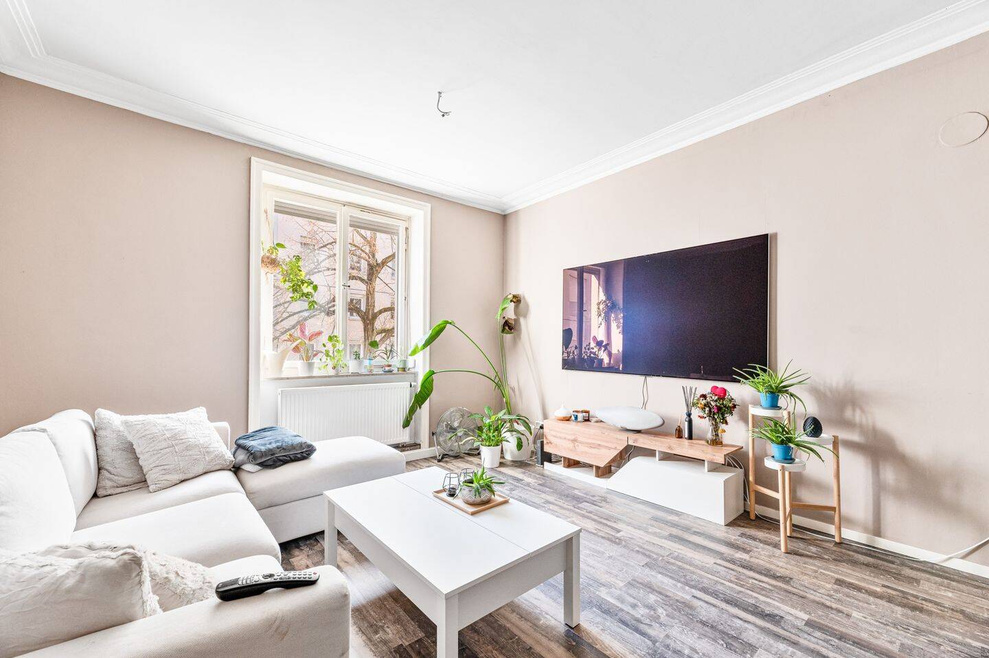 Attraktiver Preis! Sanierte 3,5-Zimmer-Wohnung mit Loggia – saniert, zentral & voller Charme, 70178 Stuttgart (Mitte Süd West)