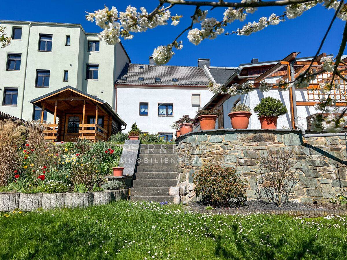 Ihr neues Familienzuhause: Gepflegtes Reihenhaus mit schönem Garten und Garage, 7973 Greiz