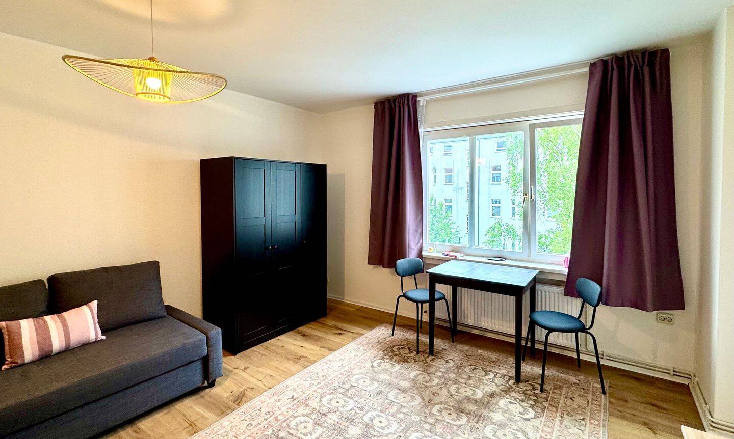 Helle freundliche Zweizimmerwohnung. Umfassend renoviert und möbliert. Perfekt für Singles oder junges Paar., 13595 Berlin (Spandau Kolonie Bocksfelde Pichelsdorf Wilhelmstadt)