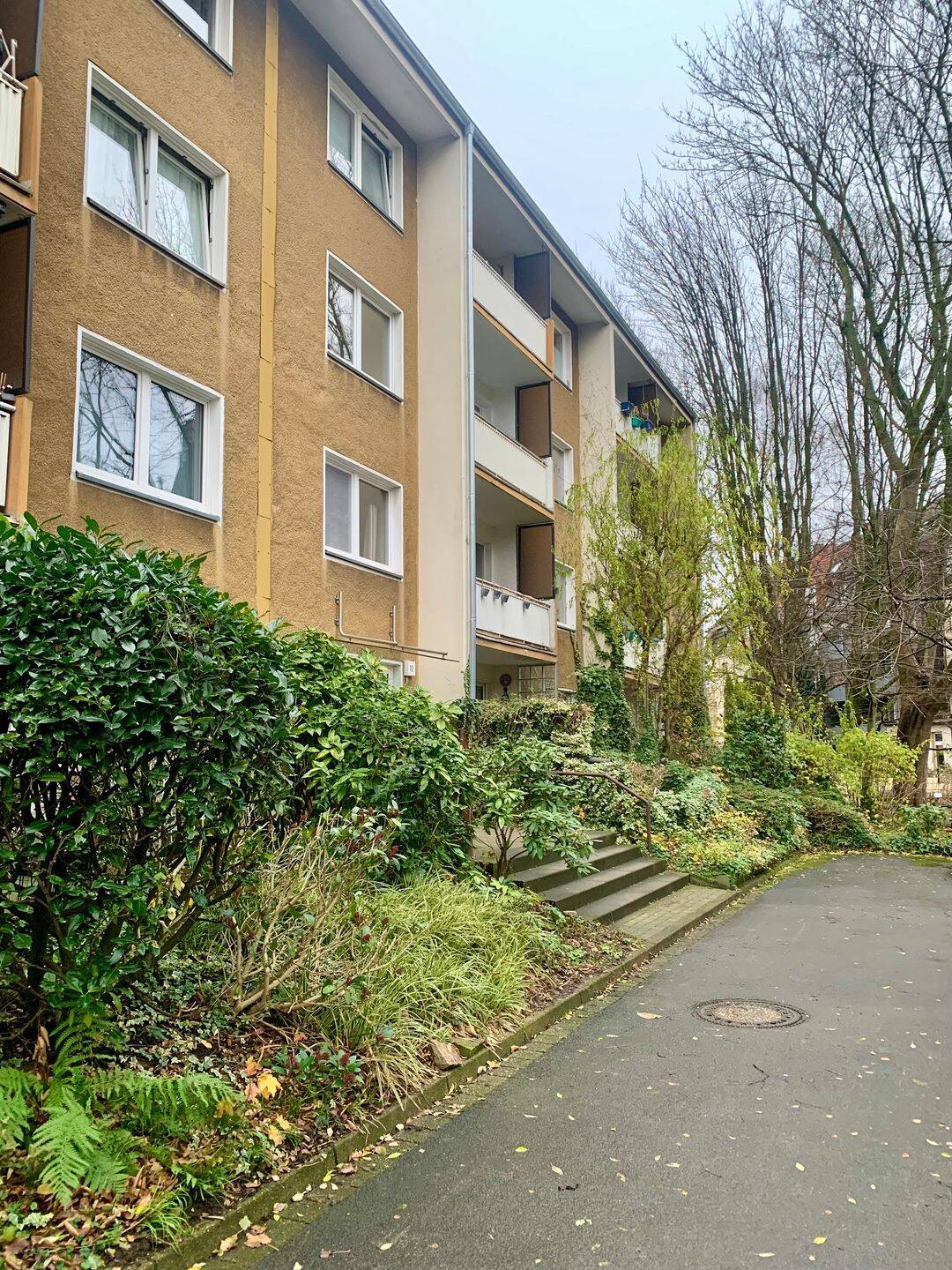 Möblierte 3,5 Wohnung mit Balkon in Essen Holsterhausen., 45147 Essen (Frohnhausen Holsterhausen Rüttenscheid)