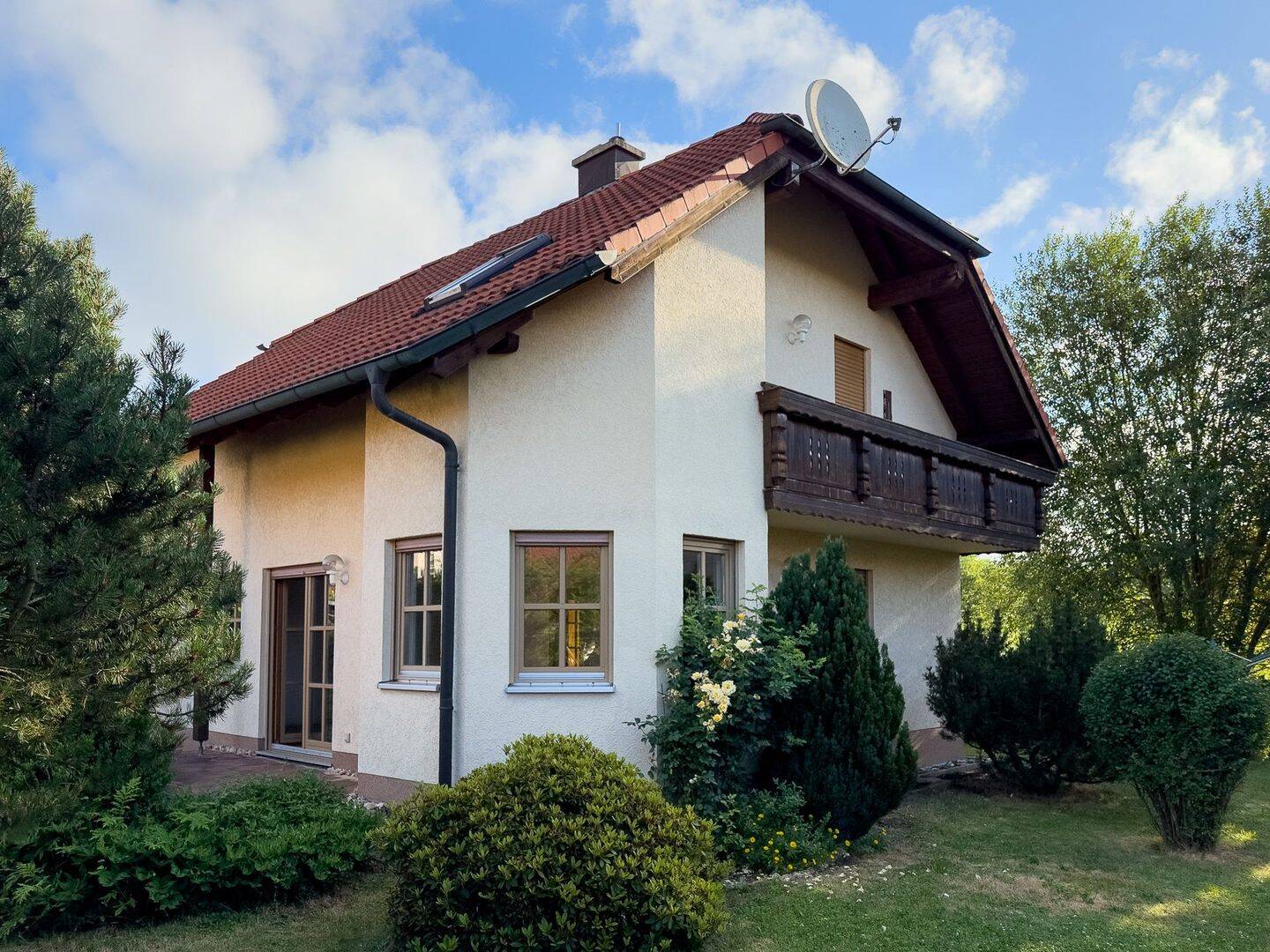 Einfamilienhaus am Fasanenring Preißelpöhl Plauen – Carport_400m² Grundstück – zum Kauf, 8525 Plauen