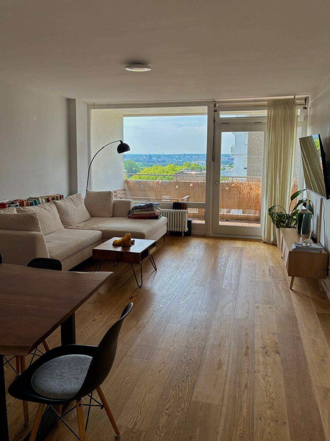 Traumhafte 3-Zimmer-Wohnung mit Blick über Frankfurt zur Zwischenmiete, 60385 Frankfurt am Main (Bornheim Nordend-Ost Ostend)