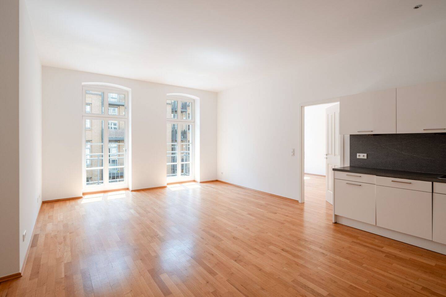 Frisch renovierte Altbauwohnung mit Balkon in den Fehrbelliner Höfen, 10119 Berlin (Mitte Prenzlauer Berg)