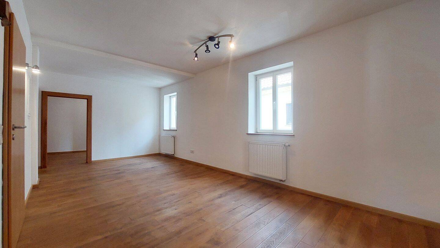 Wohnen mit Atmosphäre – gepflegte Wohnung mit stilvollen Details in Kitzingen, 97318 Kitzingen
