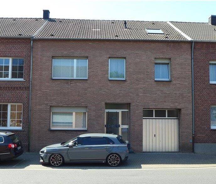 Familien- oder Mehrgenerationendomizil: renoviertes Wohnhaus mit Innenhof, Garage, Nebengebäude und Garten, 41836 Hückelhoven