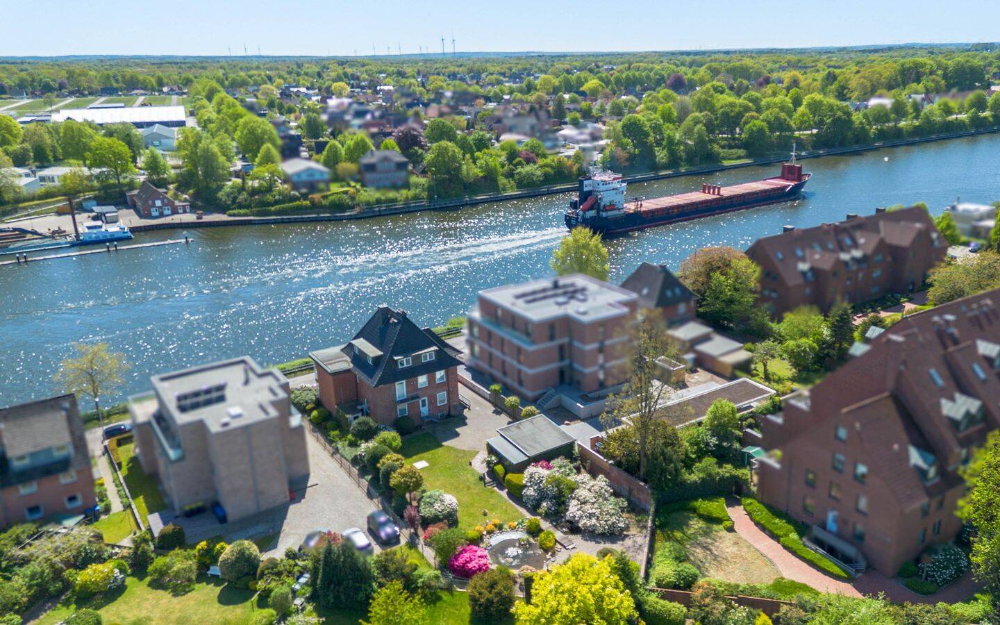 Repräsentativer Firmensitz oder Wohntraum: Großzügige Villa in bester Kanallage, 24768 Rendsburg