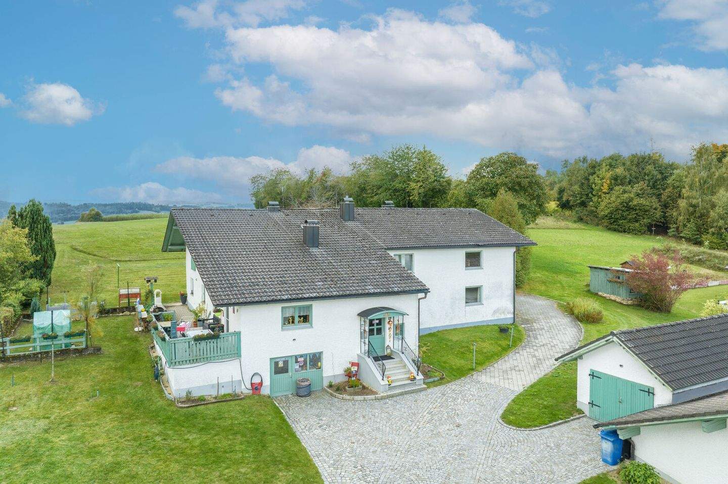 Teilweise vermietetes Zweifamilienhaus in ruhiger Lage, 94089 Neureichenau