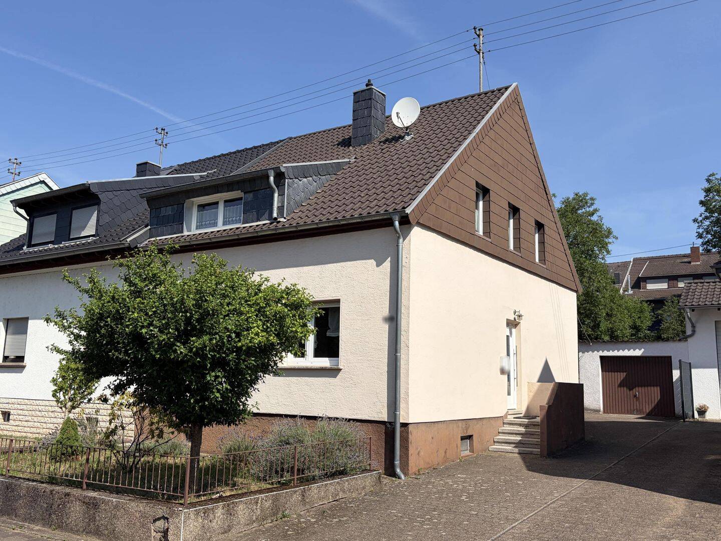 Schöne Doppelhaushälfte in ruhiger Lage von Saarlouis-Fraulautern, 66740 Saarlouis