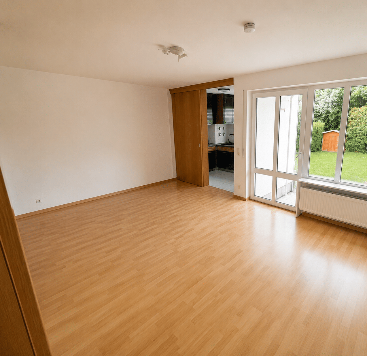 Charmante Erdgeschosswohnung mit Hobbyraum, Terrasse und großem Garten, 85586 Poing