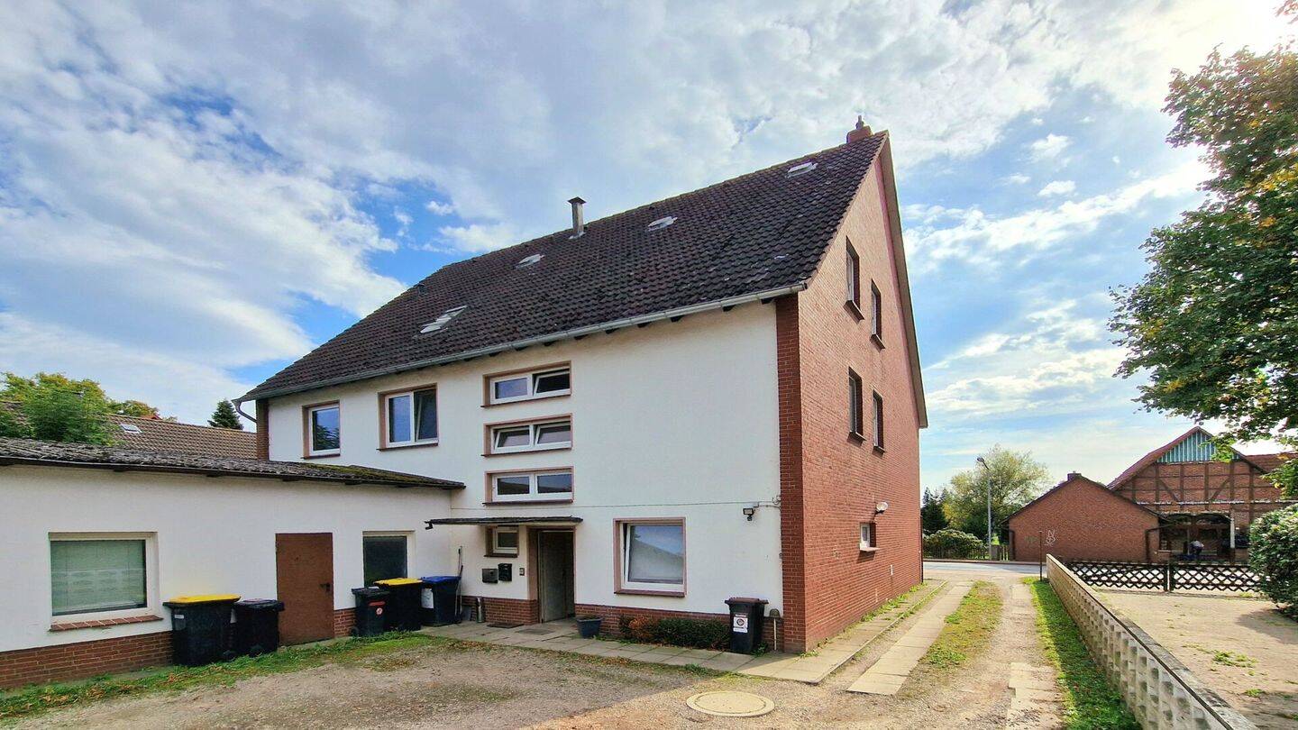 Garbsen-Osterwald: Wohn- und Geschäftshaus mit XL Grundstück, 30826 Garbsen