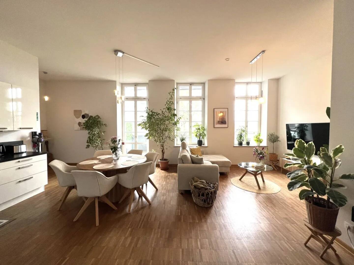 Attraktive 3-Zimmer-Altbauwohnung mit großem Balkon im Frauenland, 97074 Würzburg (Frauenland Sanderau)