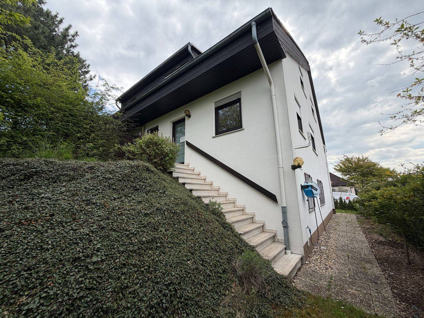Familienfreundliches Zuhause in Karben – Doppelhaushälfte mit Garten, Terrasse & Garage, 61184 Karben
