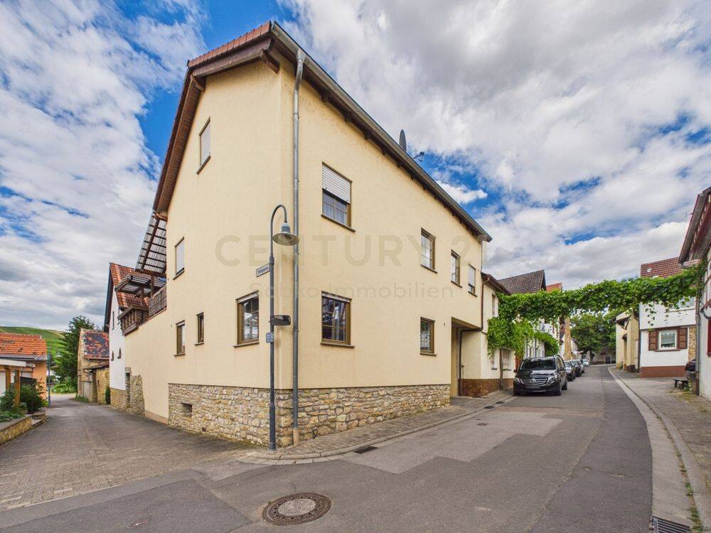 Mehrgenerationenhaus mit separater Ferienwohnung, Werkstatt und Blick über die Weinberge, 55459 Aspisheim