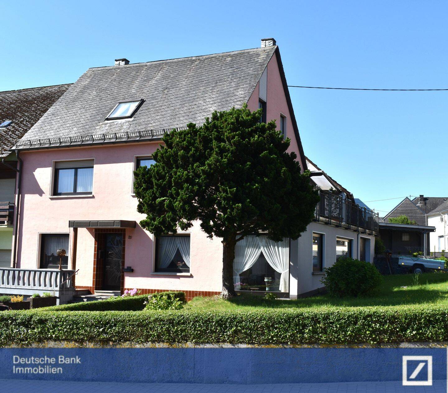 Gepflegtes Ein- bis Zweifamilienhaus mit großem Balkon, Garagen und Glasfaseranschluss, 54472 Monzelfeld