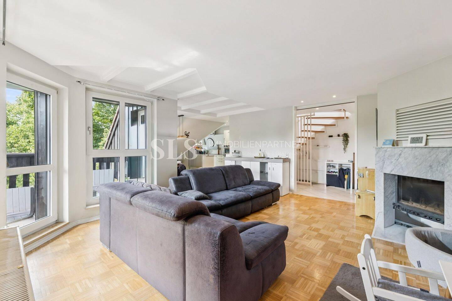 Wohnen auf ca. 112 m² – außergewöhnliche Maisonette mit Dachloggia, Kamin & eigener Sauna