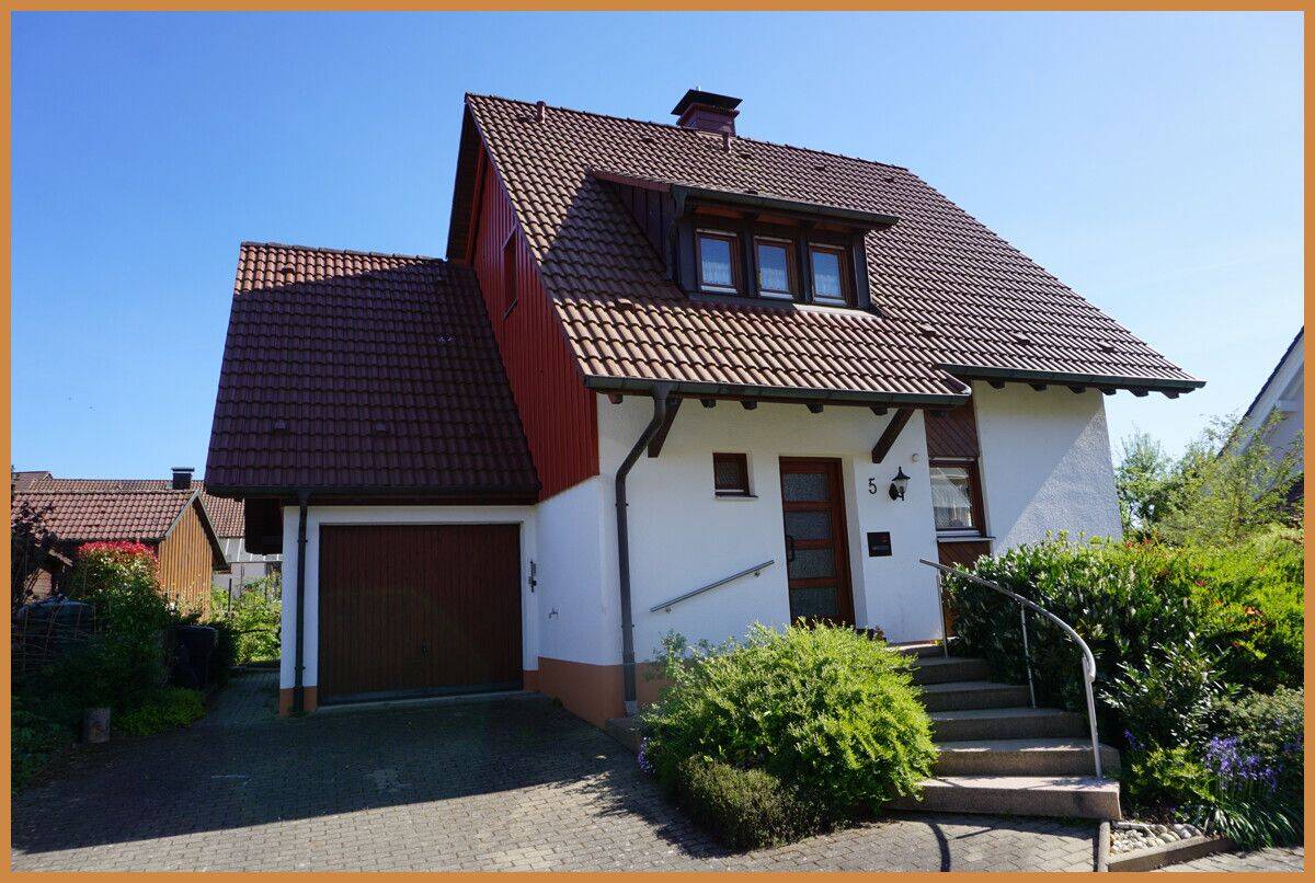 Wohnen im Grünen – Gemütliches Einfamilienhaus mit traumhaftem Garten in beliebter Wohnlage, 77736 Zell am Harmersbach