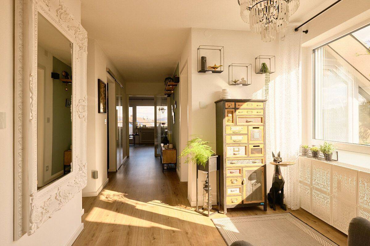 Modernisierte 3,5-Zimmer-Wohnung mit zwei Balkonen, Einzelgarage und Stellplatz, 71397 Leutenbach