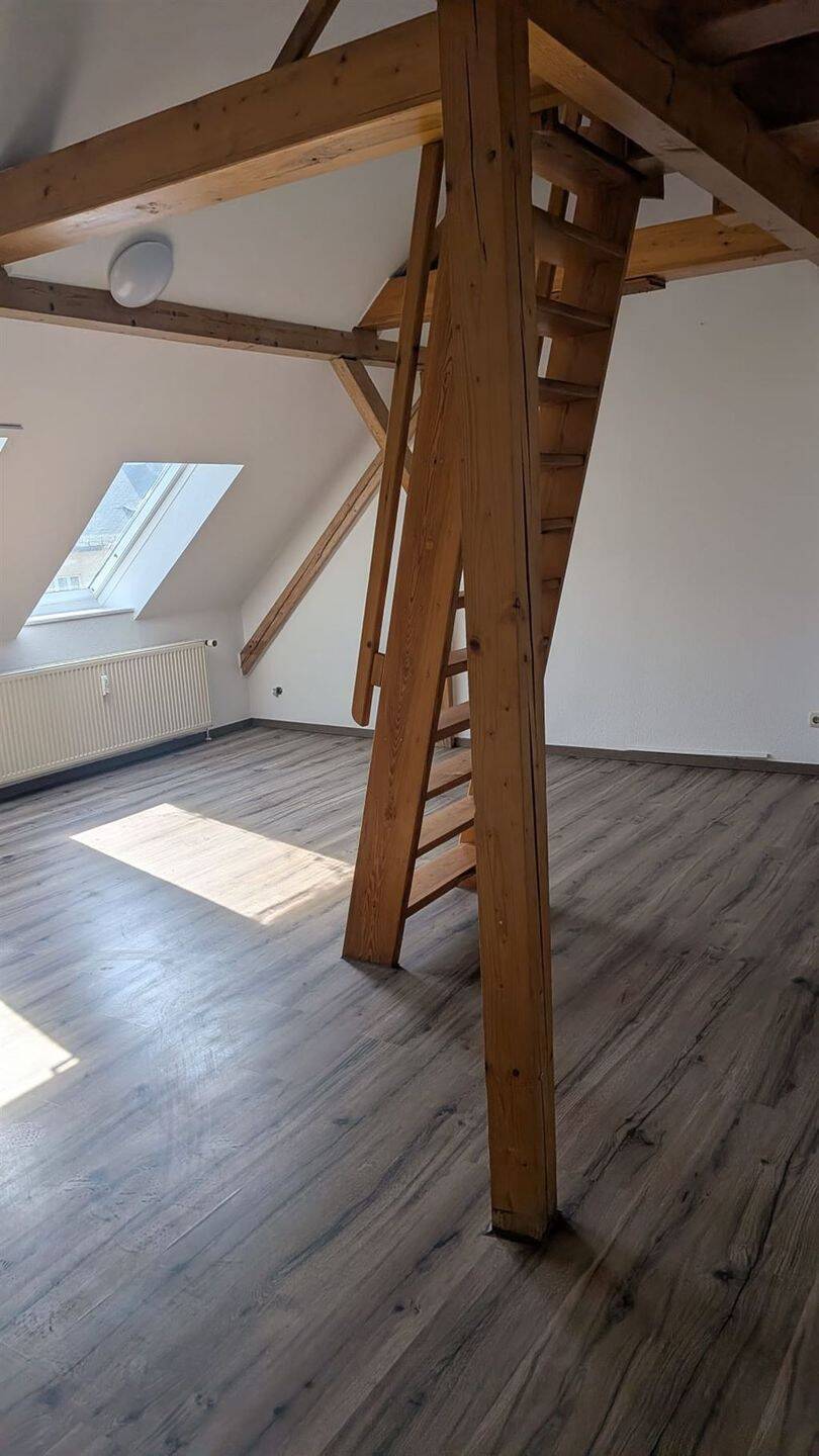 Gemütliche DG 2,5-Zimmer mit Wanne, offener Küche und Laminat in Bestlage!, 9112 Chemnitz (Altendorf Kaßberg Zentrum)