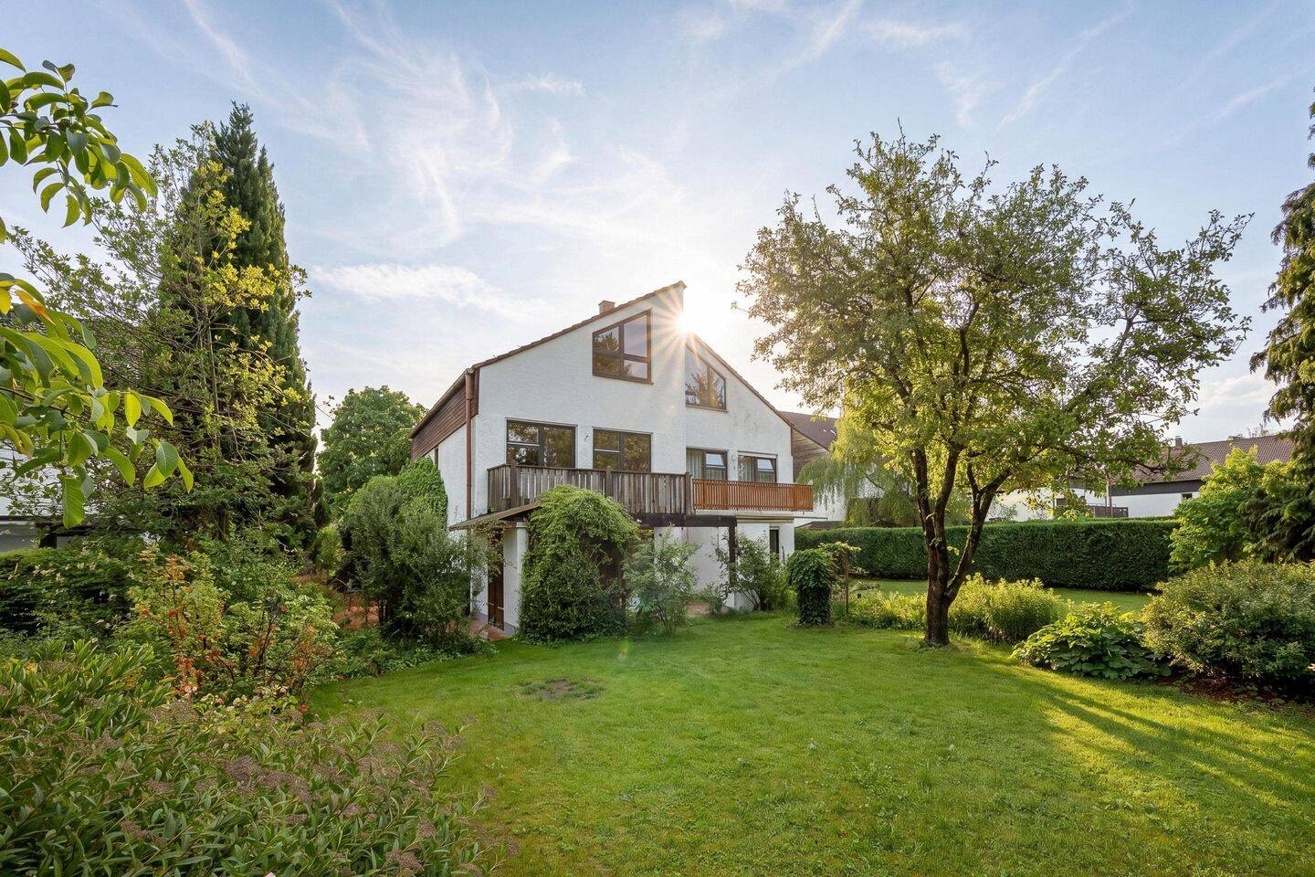 Gepflegte Doppelhaushälfte in ruhiger Wohnlage mit großem Garten in Südwest-Ausrichtung, 81249 München (Allach-Untermenzing Aubing-Lochhausen-Langwied Pasing-Obermenzing)