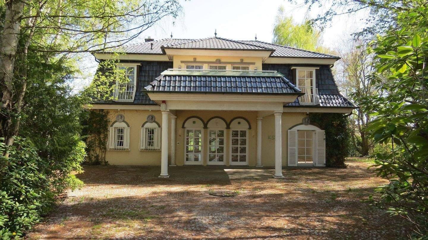 Villa direkt am Golfplatz mit Tee-Pavillon im Garten und unverbaubaren weiten Blick über den Golfplatz Seddiner See, 14552 Michendorf