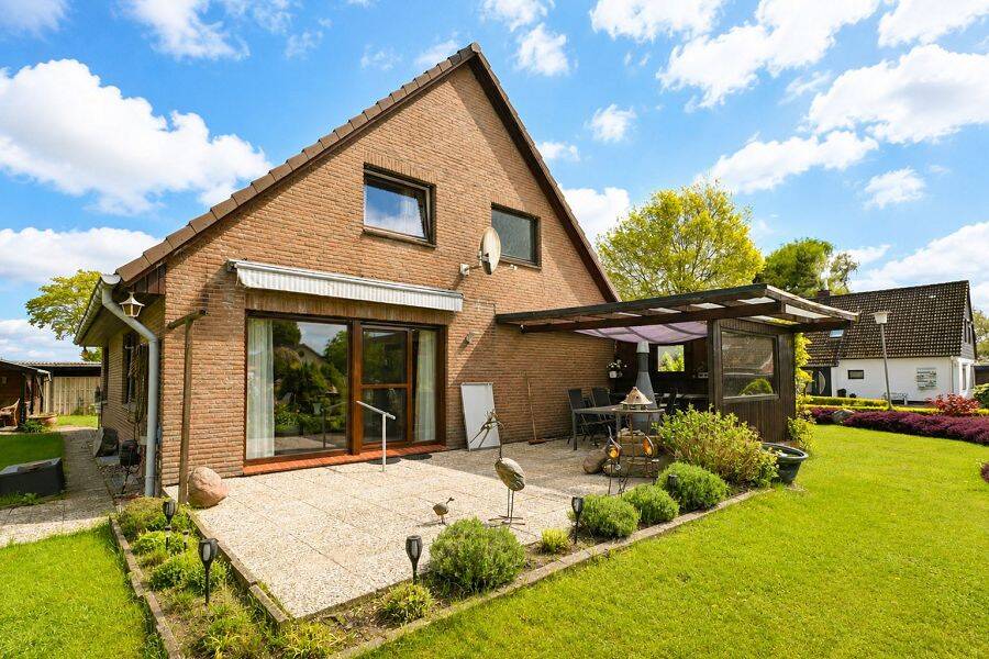 Idyllisches Familienhaus mit 4 Zimmern, Naturteich, Sauna & traumhaftem Garten, 24632 Heidmoor