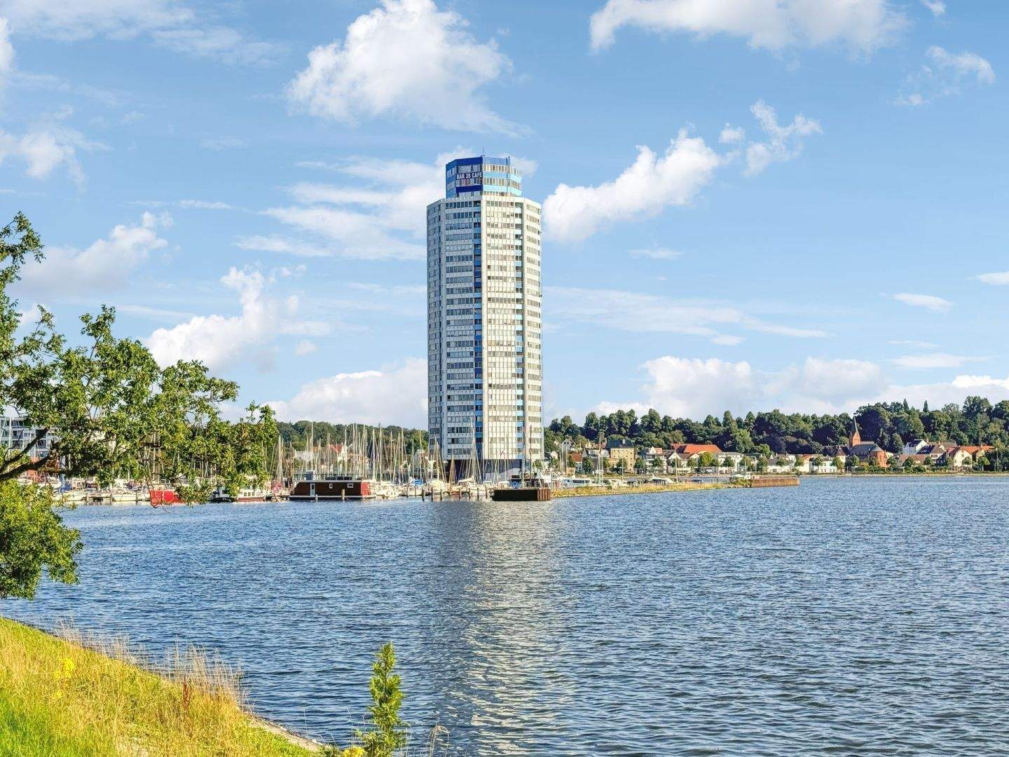 Hoch hinaus – große Wohnung im 23. Stock frei geliefert in Schleswig auf bezahlter Erbpacht, 24837 Schleswig