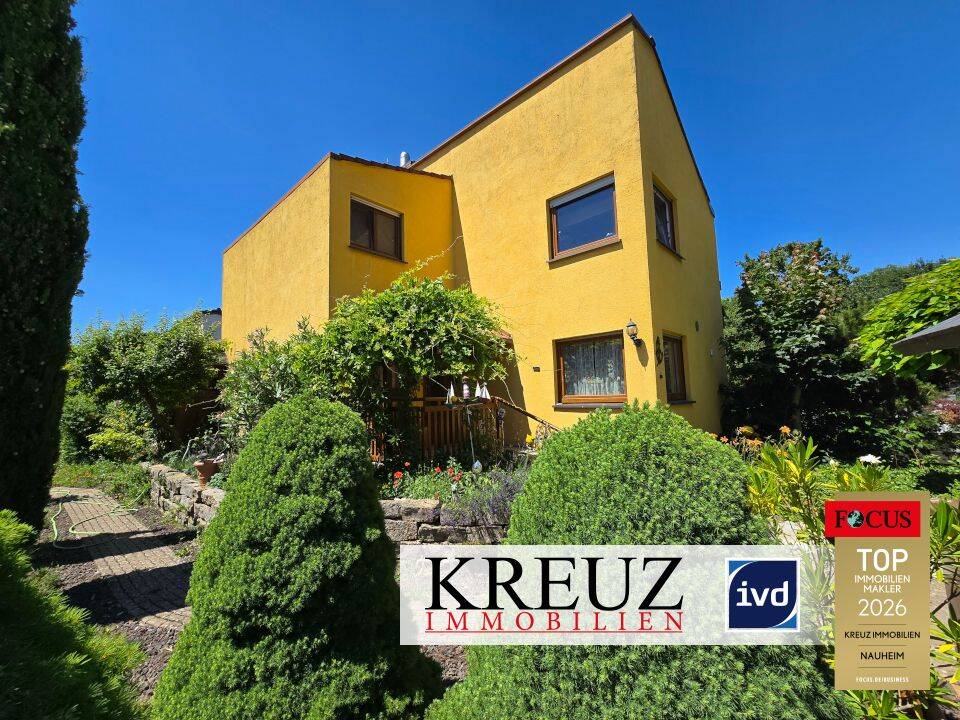 Großzügiges Reihenendhaus in Büttelborn mit Teich und Garagen, 64572 Büttelborn
