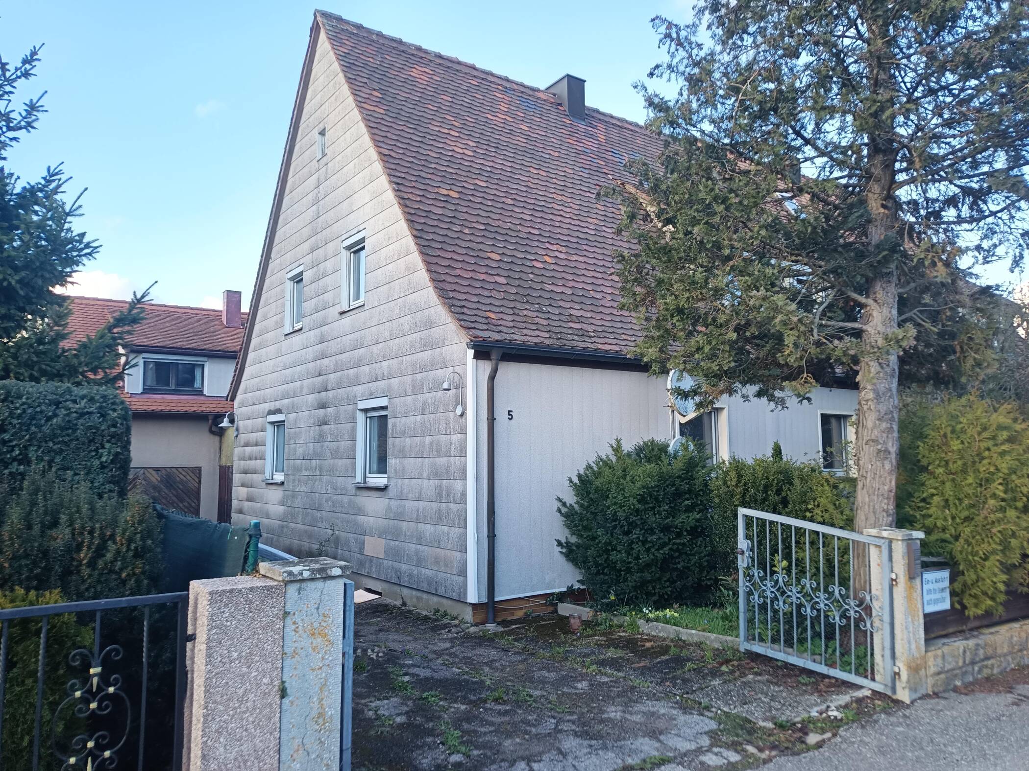 Charmante Doppelhaushälfte mit großem Garten in ruhiger Lage, 91583 Schillingsfürst